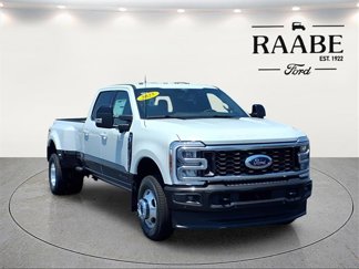 New 2025 Ford F350 4x4 Crew Cab DRW Super Duty image 1