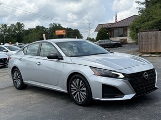 Used 2024 Nissan Altima 2.5 SV image 1