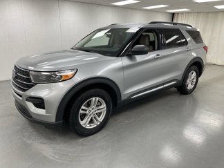 Used 2023 Ford Explorer XLT image 1