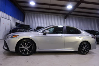 Used 2024 Toyota Camry SE image 1