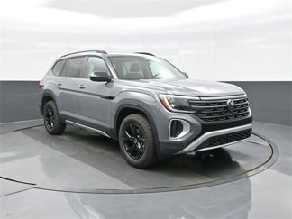 New 2025 Volkswagen Atlas Peak Edition SE image 1