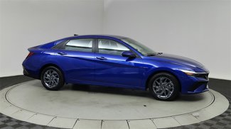 Used 2024 Hyundai Elantra SEL image 1