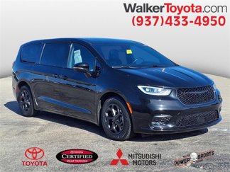 Used 2022 Chrysler Pacifica Limited w/ Uconnect Theater Family Group image 1