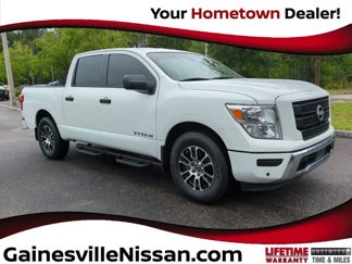 Used 2024 Nissan Titan SV w/ SV Convenience Package image 1