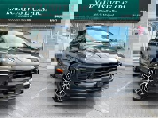 Used 2022 Porsche Macan w/ Premium Package image 1