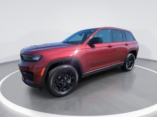 Used 2024 Jeep Grand Cherokee Altitude image 1