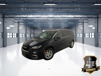 Used 2023 Chrysler Pacifica Touring-L video 1