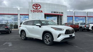 Certified 2022 Toyota Highlander XLE image 1