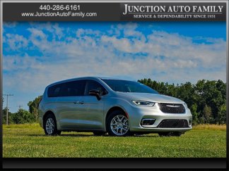 New 2026 Chrysler Pacifica Select image 1