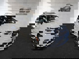 Used 2024 Chrysler Pacifica Limited image 1