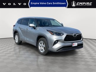 Used 2022 Toyota Highlander LE image 1