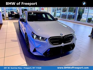 Used 2025 BMW M5 w/ Carbon Package image 1