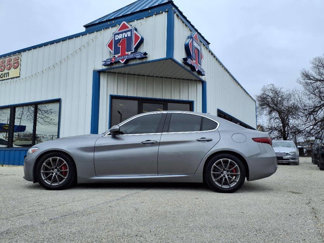 Used 2018 Alfa Romeo Giulia image 1