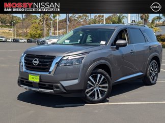 New 2025 Nissan Pathfinder Platinum image 1