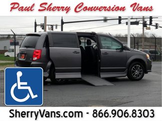 Used 2018 Dodge Grand Caravan SXT image 1
