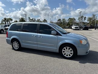 Used 2013 Chrysler Town & Country Touring image 1