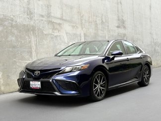 Used 2022 Toyota Camry SE image 1
