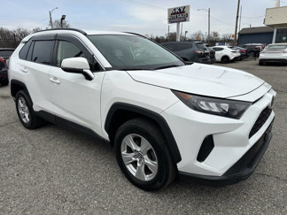 Used 2019 Toyota RAV4 LE image 1