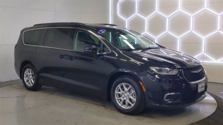 Used 2022 Chrysler Pacifica Touring-L image 1