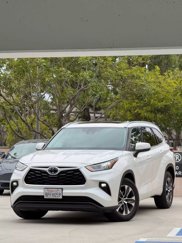 Used 2020 Toyota Highlander XLE image 1
