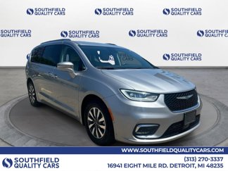 Used 2021 Chrysler Pacifica Touring-L image 1