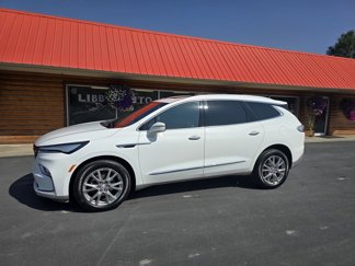 Used 2023 Buick Enclave Essence image 1