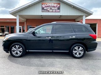 Used 2019 Nissan Pathfinder SV image 1