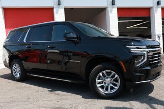 Used 2025 Chevrolet Suburban LT image 1