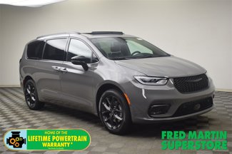 New 2025 Chrysler Pacifica Limited image 1