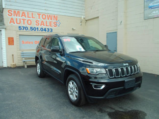 Used 2020 Jeep Grand Cherokee Laredo image 1