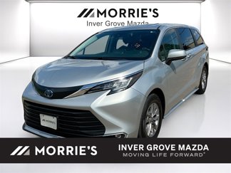 Used 2022 Toyota Sienna XLE image 1