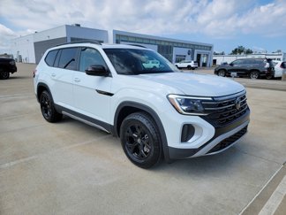 New 2025 Volkswagen Atlas Peak Edition SE image 1