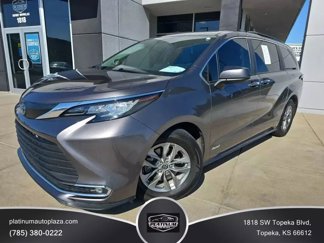 Used 2021 Toyota Sienna XLE image 1