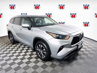 Certified 2023 Toyota Highlander XLE image 1