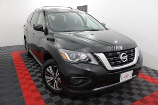 Used 2017 Nissan Pathfinder S image 1
