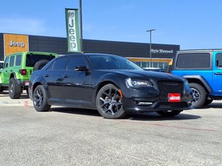 Used 2021 Chrysler 300 Touring L image 1