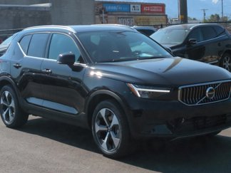 New 2025 Volvo XC40 B5 Core w/ Protection Package Premier image 1