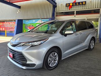 Used 2023 Toyota Sienna LE image 1