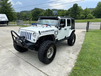 Used 2017 Jeep Wrangler Unlimited Rubicon w/ Connectivity Group image 1