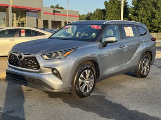 Used 2023 Toyota Highlander XLE image 1