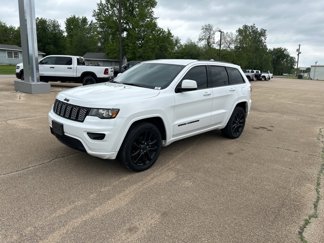 Used 2020 Jeep Grand Cherokee Altitude image 1