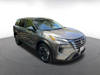 Used 2024 Nissan Rogue SV image 1