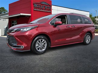 Used 2021 Toyota Sienna XLE image 1