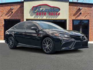 Used 2021 Toyota Camry SE image 1