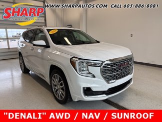 Used 2024 GMC Terrain Denali image 1
