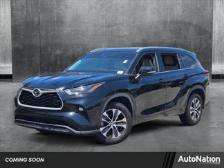 Used 2022 Toyota Highlander XLE image 1