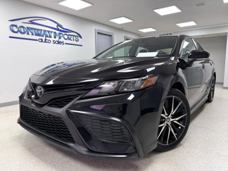 Used 2022 Toyota Camry SE image 1
