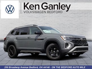 New 2025 Volkswagen Atlas Peak Edition SE image 1