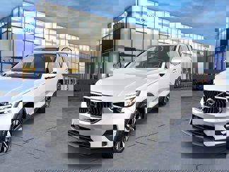 Certified 2023 Volvo XC40 B5 Plus image 1