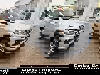 New 2025 Jeep Compass Latitude image 1